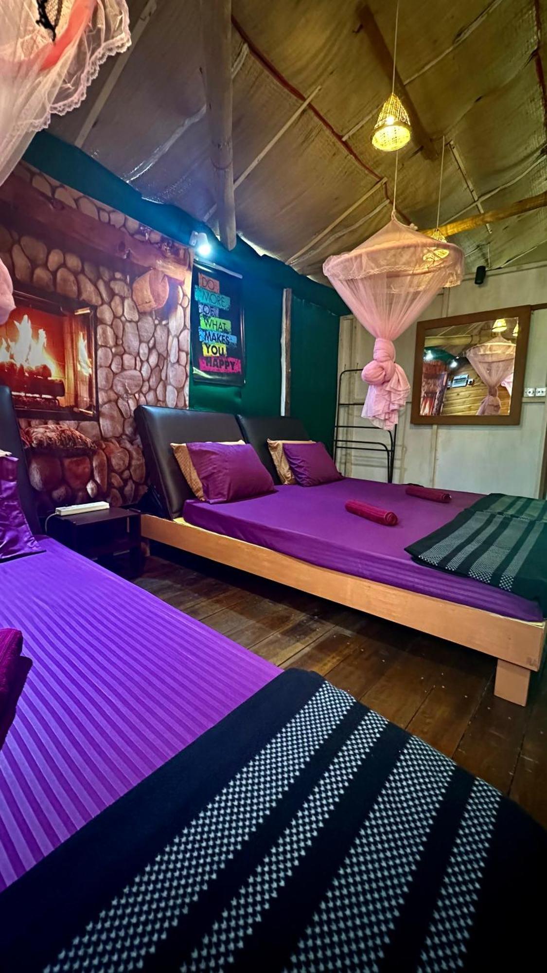 A Lounge Hostel And Cafe Ella Eksteriør bilde