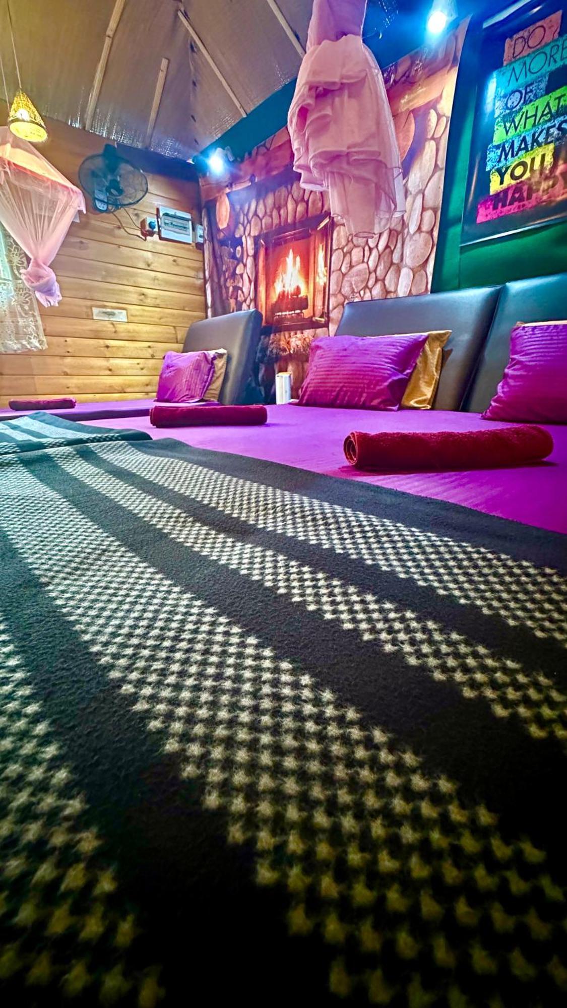 A Lounge Hostel And Cafe Ella Eksteriør bilde